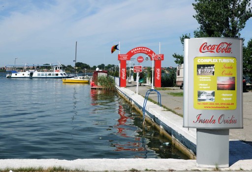 Embarcadero desde donde zarpa el barco para visitar la Isla de Ovidio (Rumanía), 2011