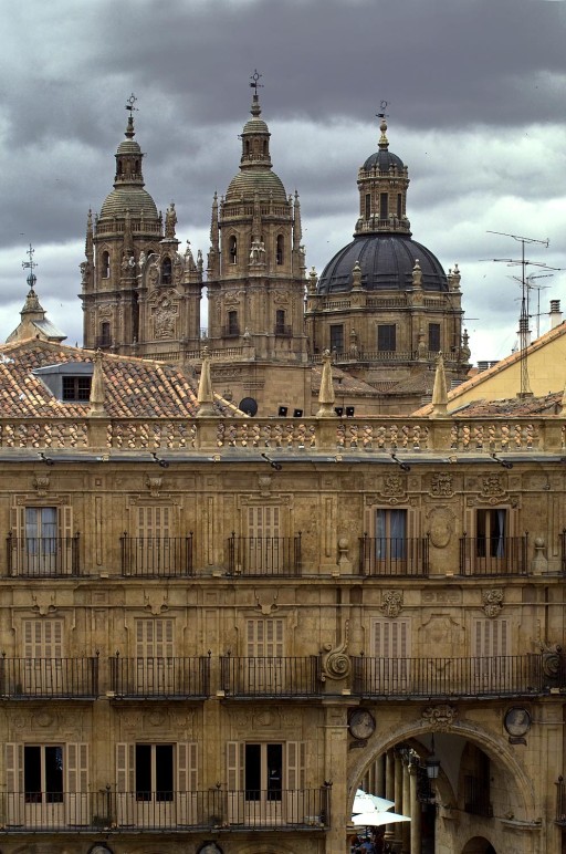 Plaza Mayor. La Clerecía desde la plaza. 2004