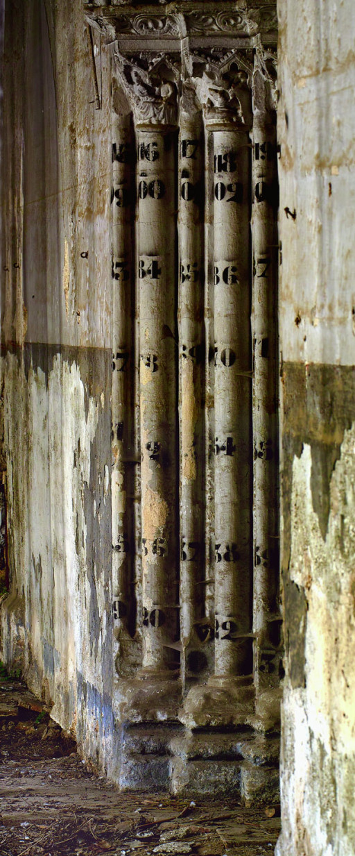 Columnas de la portada lateral de la iglesia del convento de San Vicente de la Roqueta. Valencia. Siglo XIII. 2007