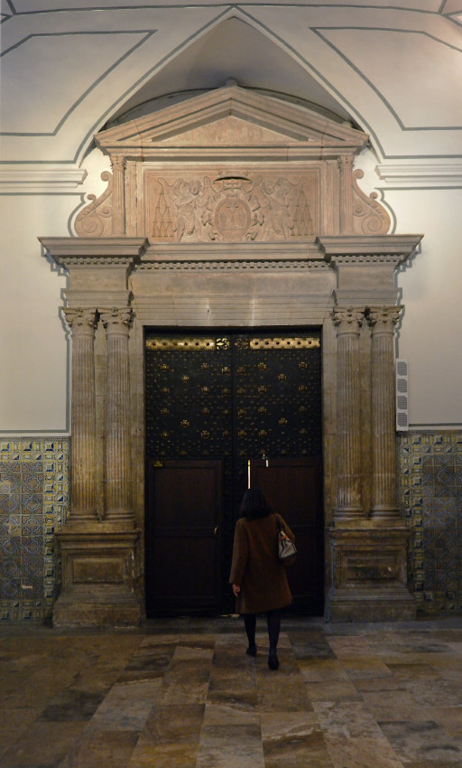 Colegio del Patriarca. Portada de acceso al templo desde el zaguán